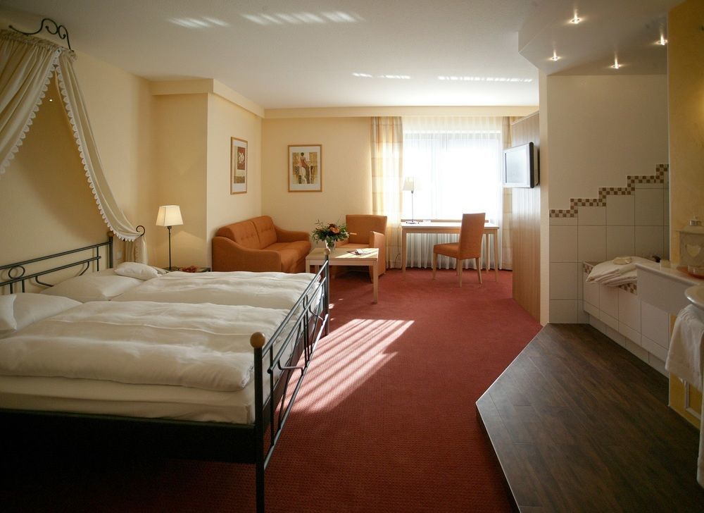 Landhotel Sonne Neuendettelsau Esterno foto